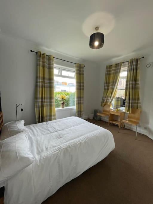 2 Bedrooms In Near Center Apartment Edinburgh