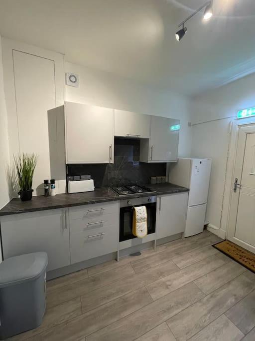 2 Bedrooms In Near Center * Edinburgh