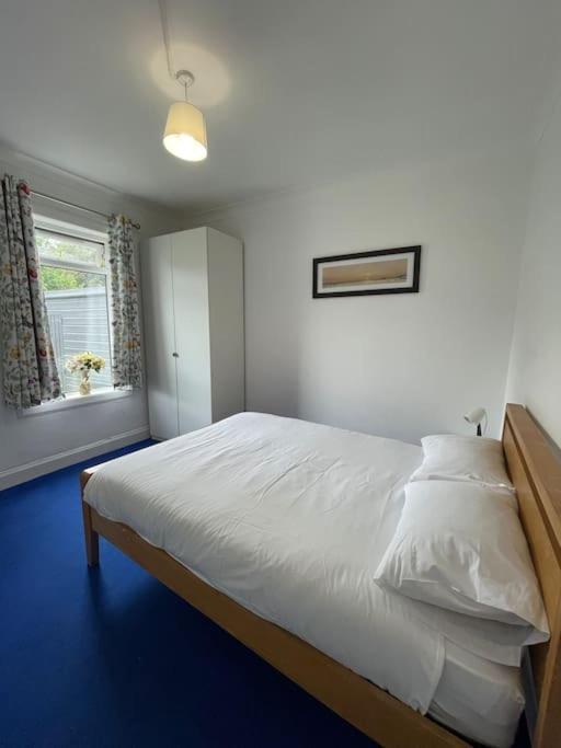 2 Bedrooms In Near Center Apartment *