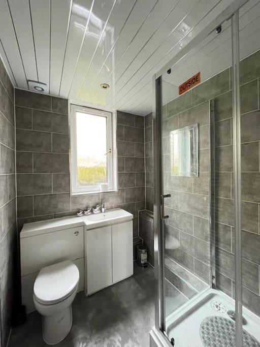 2 Bedrooms In Near Center * Edinburgh