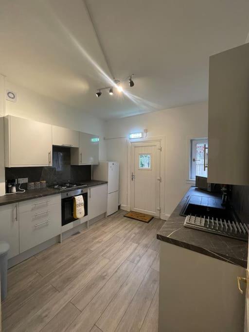 Apartment 2 Bedrooms In Near Center *
